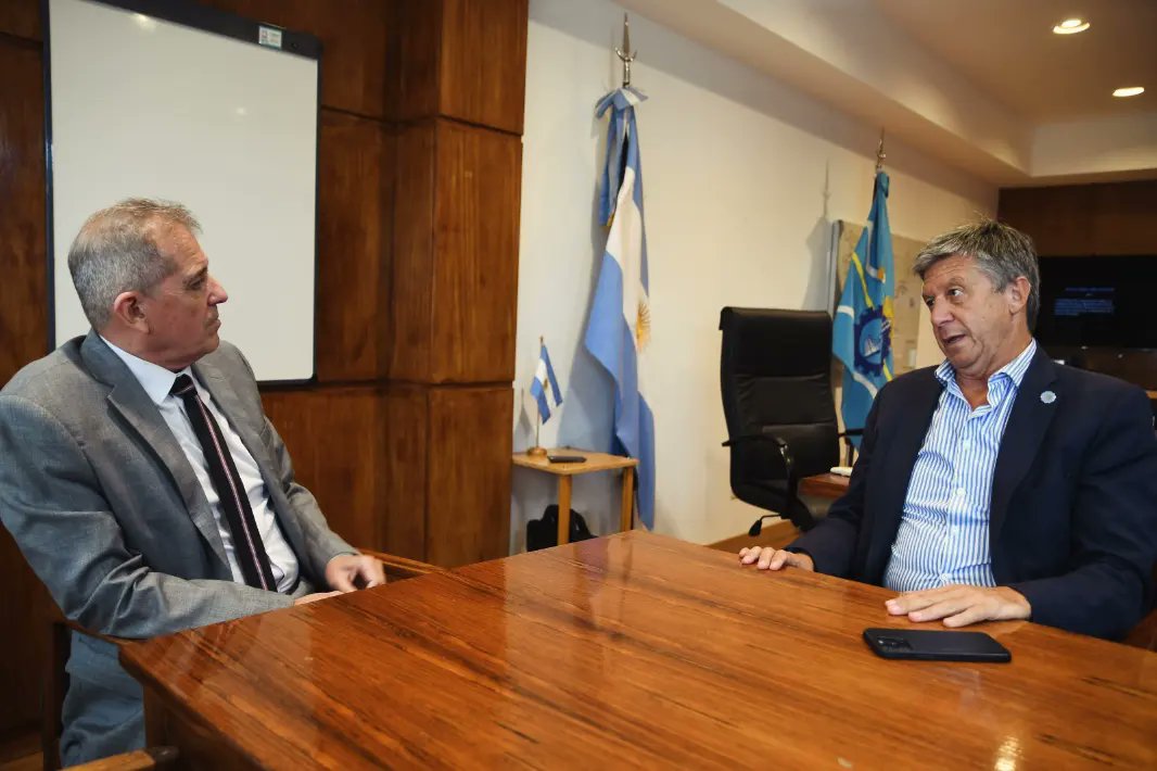 Me reuní con el ministro de Educación del #Chubut, @joseluispunta, con quien hicimos un repaso de las acciones que lleva adelante para asegurar el derecho a la educación en la provincia. #Educación #JuntosPorLaEducación @EducacionChubut