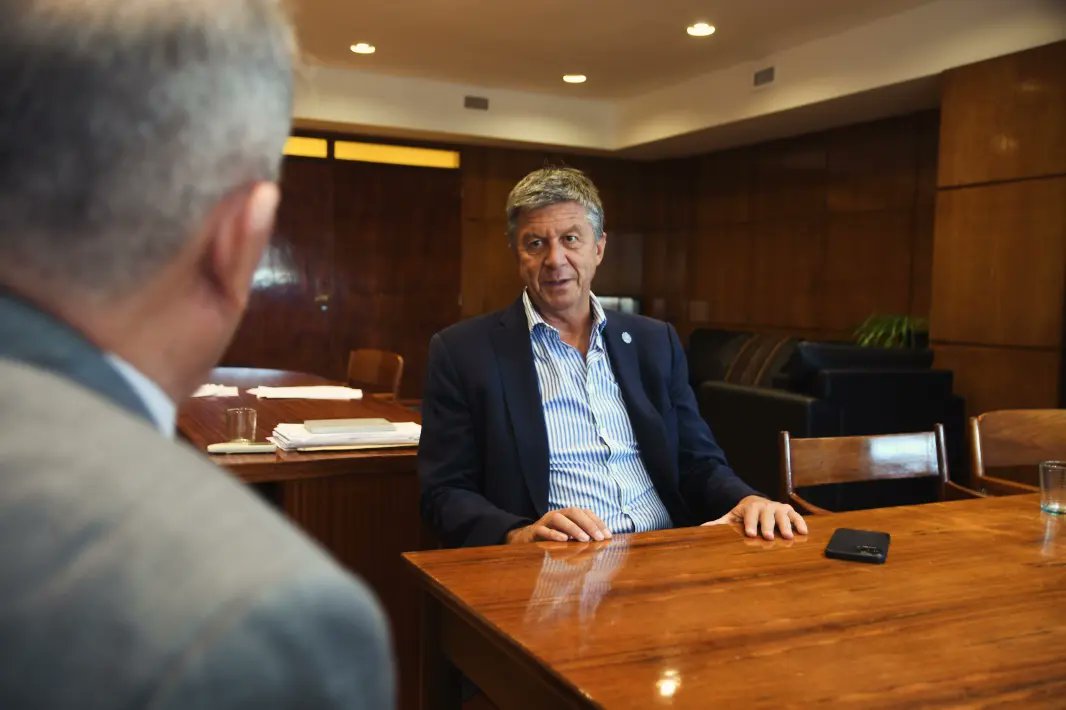 gustamenna's tweet image. Me reuní con el ministro de Educación del #Chubut, @joseluispunta, con quien hicimos un repaso de las acciones que lleva adelante para asegurar el derecho a la educación en la provincia. 

#Educación
#JuntosPorLaEducación
@EducacionChubut