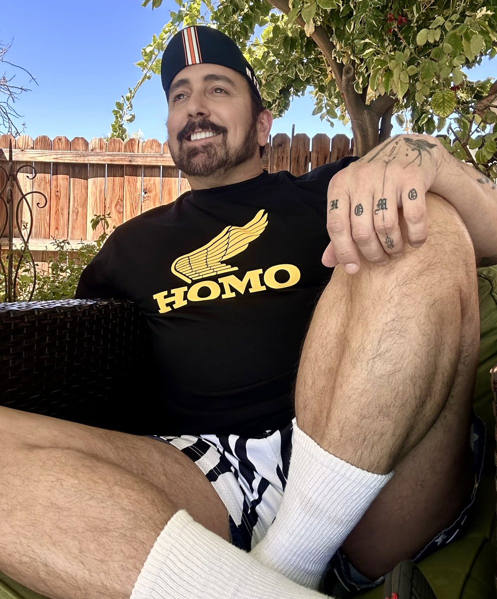 Ummm…why would you assume I’m gay? #damnbro shirt by @LW51_Official