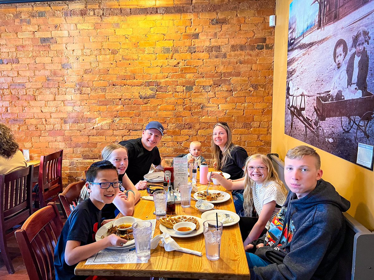 Family brunch at our favorite place! Thanks for having us @FamousToastery_. 🍽️ Craving the same? Get it delivered! 

➡️ FamousToastery.com/order

#CleanPlateClub #FamouslyFresh #PostTheToast