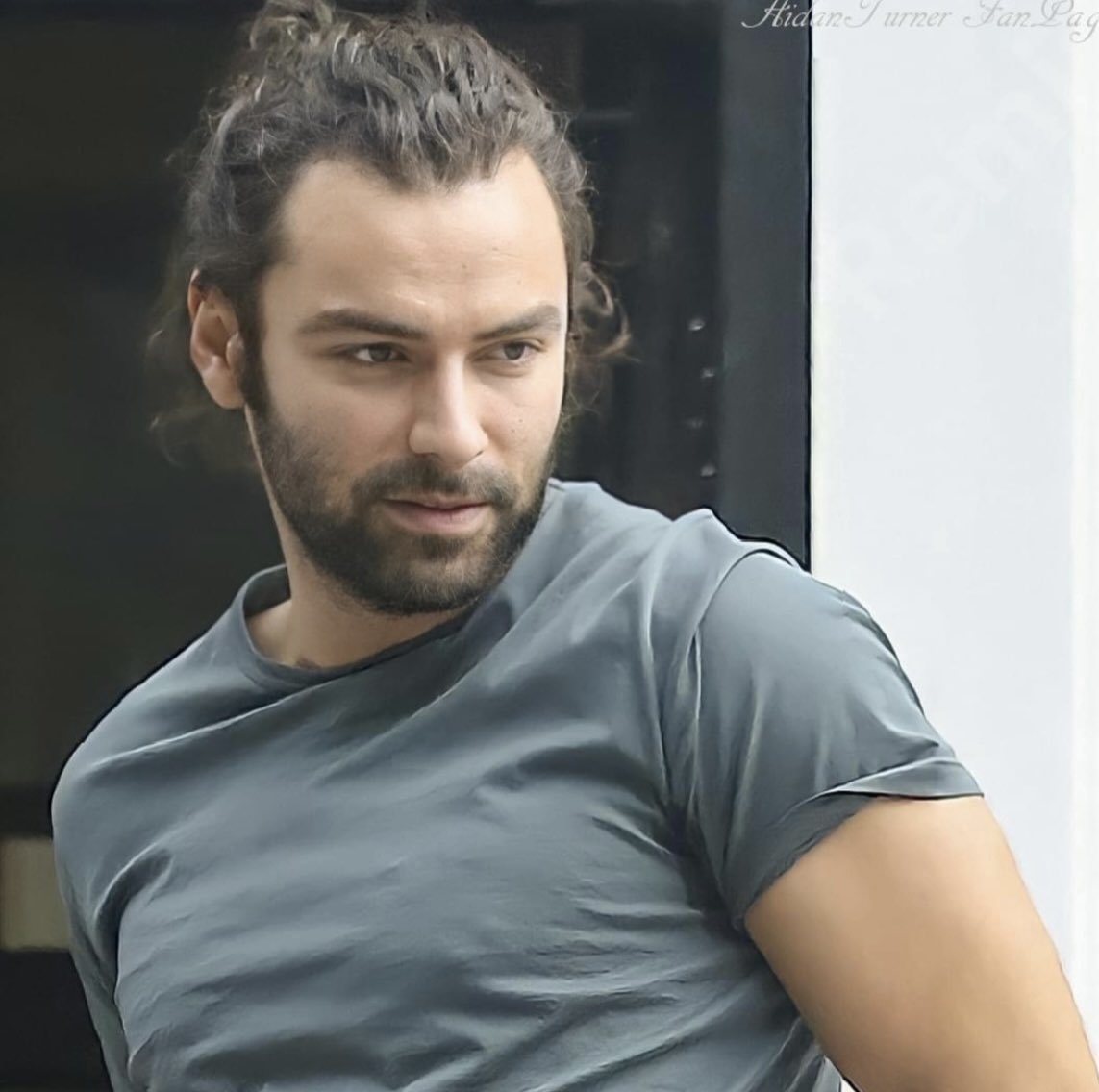 Happy #ThrowbackThursday everyone. Have a nice day. #AidanTurner #AidanCrew (Photo credit to owner)🩵