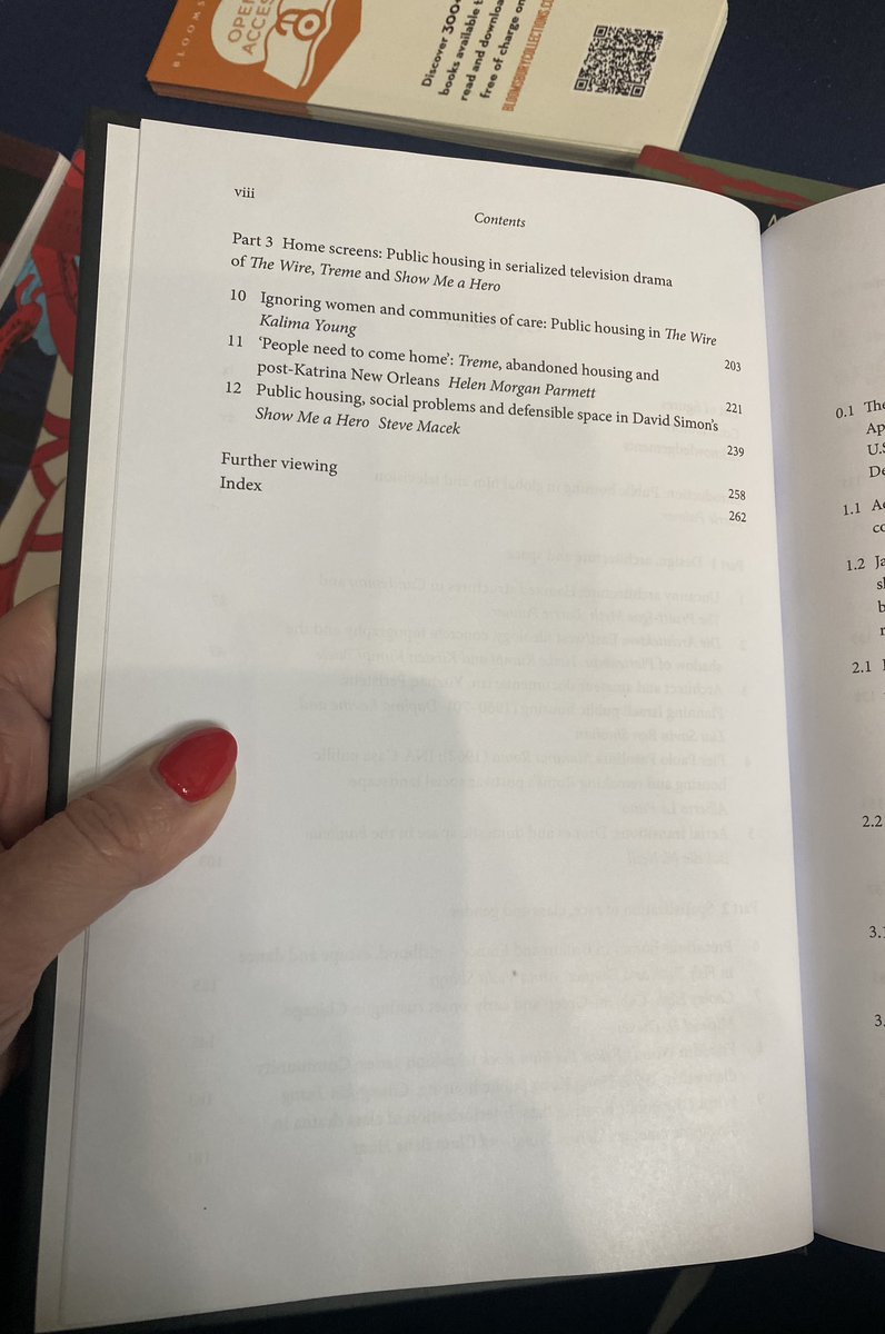 Lovely to see “Home Screens” edited by the fabulous Lorrie Palmer on display at the @BloomsburyAcad booth at #baftss2024
I wrote on precarious homes and girlhood in Fish Tank and Divines and it is really rewarding to be in so many brilliant co-authors’ company!