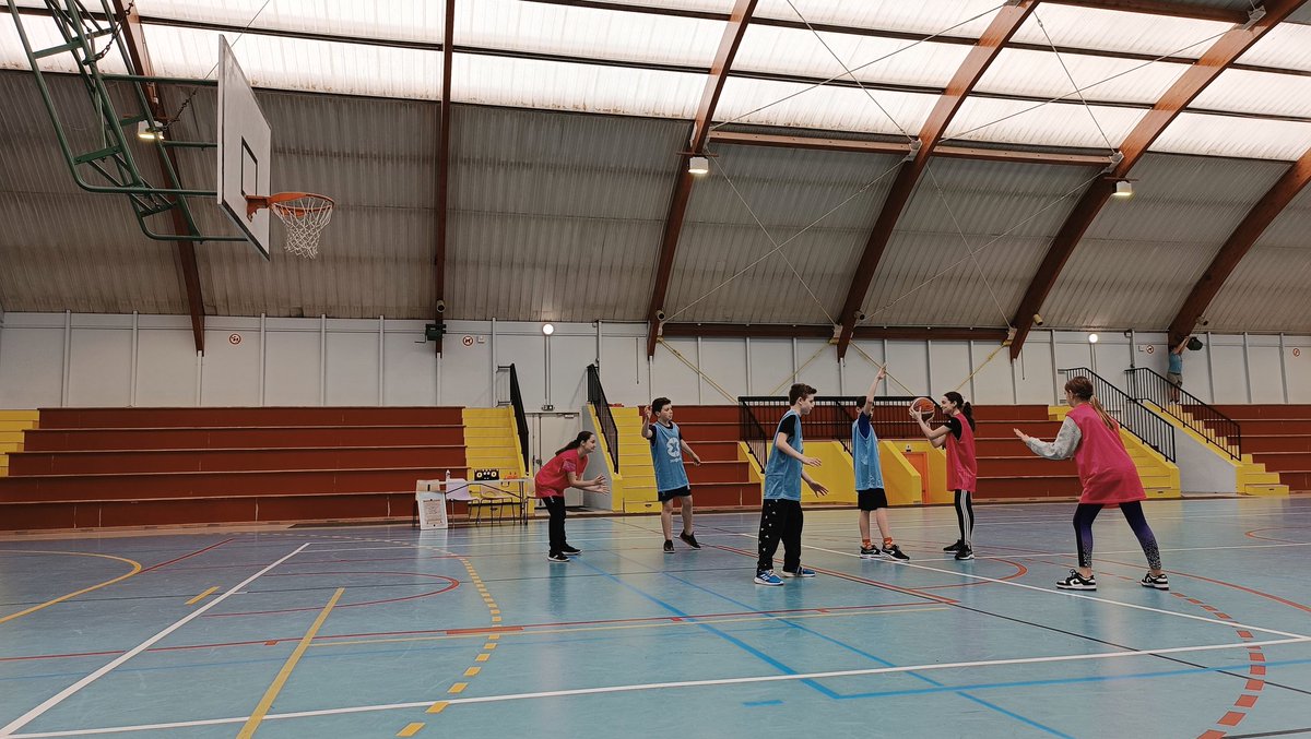 AS_clgBouligny's tweet photo. La #SOP2024 continue au @clgBouligny ! Journée banalisée Basket 3X3 pour nos élèves en EPS 🏀🦊 Respect, Amitié et Excellence ont été les maîtres mots 😊 ! Merci à @ffbasketball @3x3ffbb pour la dotation 🎽😍 @acnancymetz @unss_54 @unssncymtz @RLaganier @geoloiodice @unss @GRDF https://t.co/d9cDt41IGX