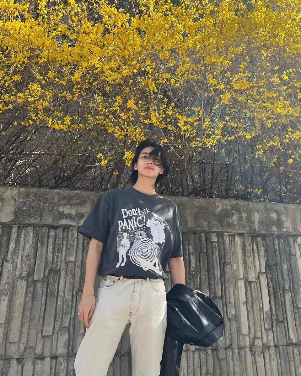 yjhanzone's tweet photo. jeonghaniyoo_n one year ago 💐 #정한 #JEONGHAN https://t.co/RfcXhwFMsH