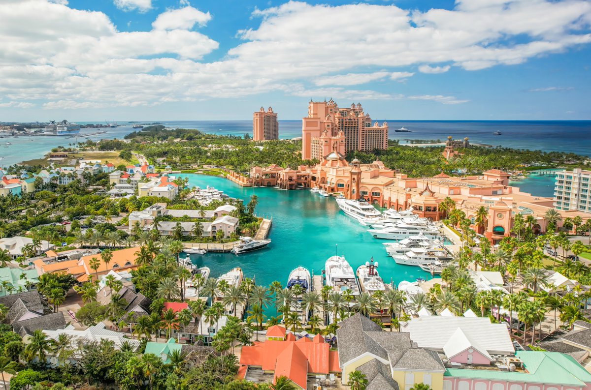 Dive into the thrill of adventures and soak in the tranquility of the aquatic Paradise at @AtlantisBahamas 🌺 Learn more: bit.ly/35MLEJy