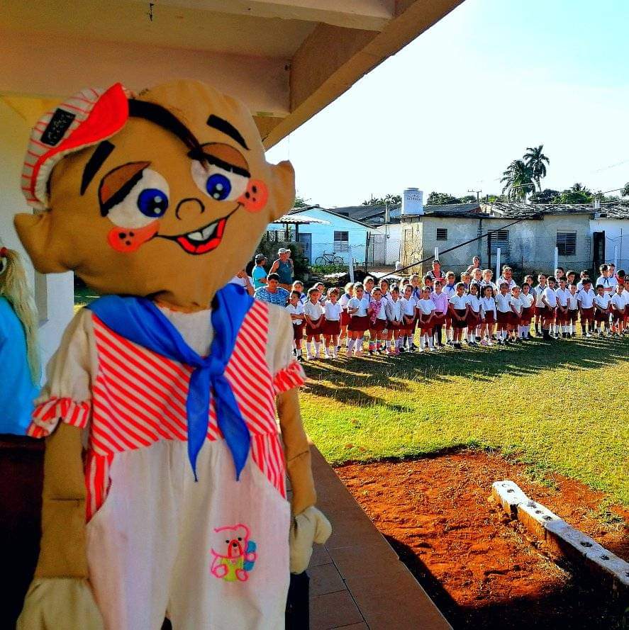 CulturaRem's tweet photo. 🎭 Proyecto Sociocultural Buenaventura de la Casa de Cultura Estanislao Acosta Montero se suma a las celebraciones por el 4 de abril.

🇨🇺 Escuela primaria Fabricio Ojeda
#NuestroRemedios #culturaremedios #CulturaParaTodos https://t.co/3UEQds2kbV