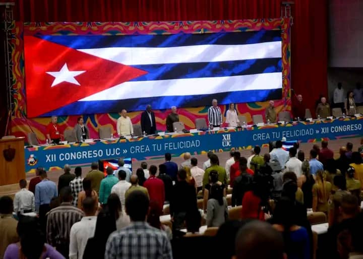 DrRobertoMOjeda's tweet photo. En esta juventud están puestas las esperanzas de la Revolución y la confianza de nuestro pueblo. Hoy concluye el XII Congreso de la @UJCdeCuba, acompañarlos y escuchar su debate sincero y profundo ha sido gratificante.
#CreaTuFelicidad https://t.co/5iLA8pws37