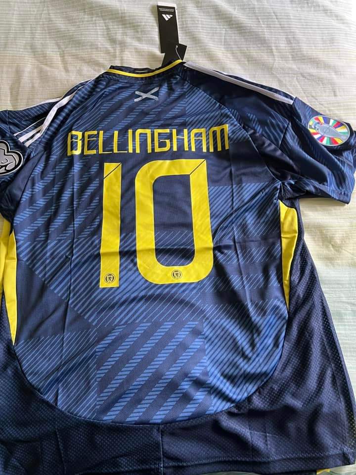 Mate just sent me these pictures - the dangers of buying fake tops 🤣

Apparently several people have been getting a very English surprise when they open their £15 parcel from China 🤦‍♂️