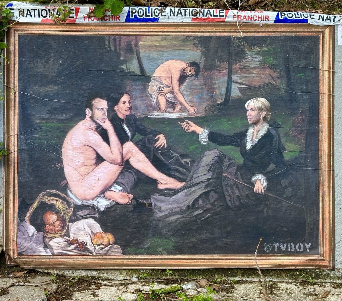 Le Déjeuner sur l'herbe avec Emmanuelle et Brigitte Macron. Canal Saint Martin, Sapeurs Pompiers, Paris. 🇫🇷