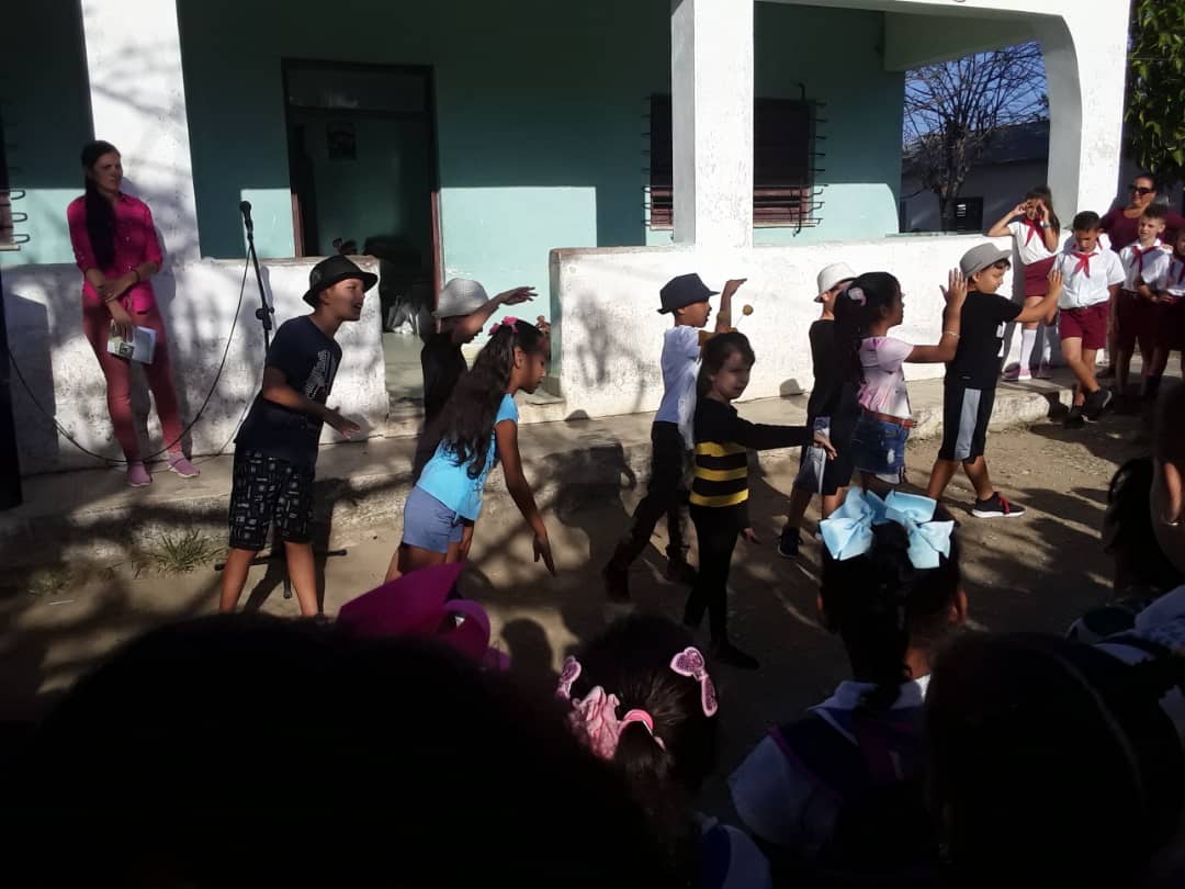 CulturaRem's tweet photo. FELÍZ aniversario para jóvenes y pioneros. 
Matutino especial en saludo al 4 de abril en General Carrillo con la participación de la Casa de Cultura Víctor Parrado.
#NuestroRemedios #CubaEsCultura https://t.co/hQWIotb58I