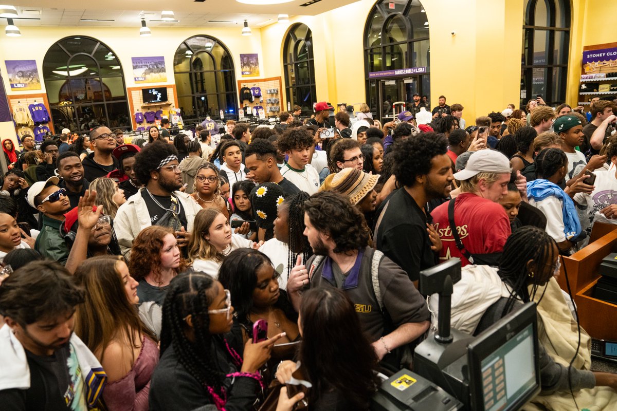 Travis Scott and @michaelrubin surprised the LSU football team yesterday with Scott's new collaboration, Jack goes back to college. They then went to the library for a midnight launch where Jayden Daniels, Angel Reese, Flau'je Johnson & Scott were signing autographs for fans.