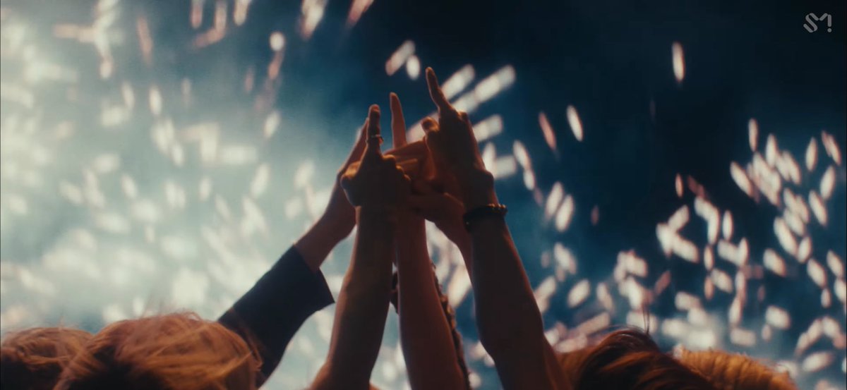 izz_zx's tweet image. WE RIIZE