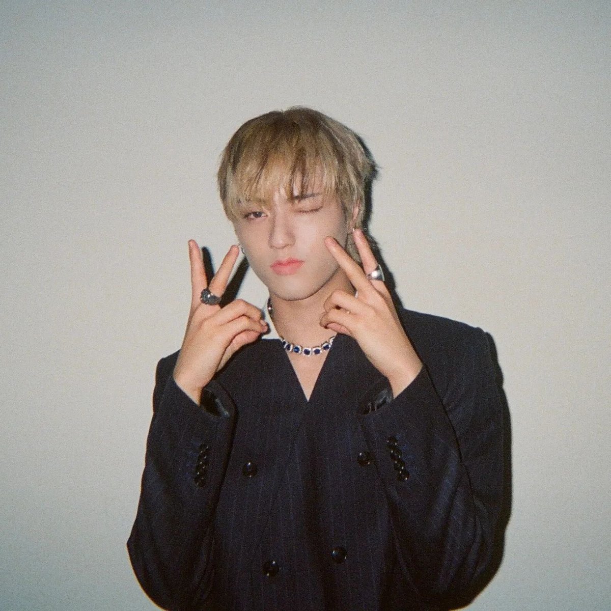 hd_haruto's tweet photo. HAPPY BIRTHDAY OUR HARUTO! 🦋🤎

TREASURE SHINING VISUAL HARUTO
#FukuokaPrinceHARUTOday
#温斗の鼓動が聴こえるB_DAY
#이시대최고의_스껄남_루토의생일 https://t.co/HtihdmErYP