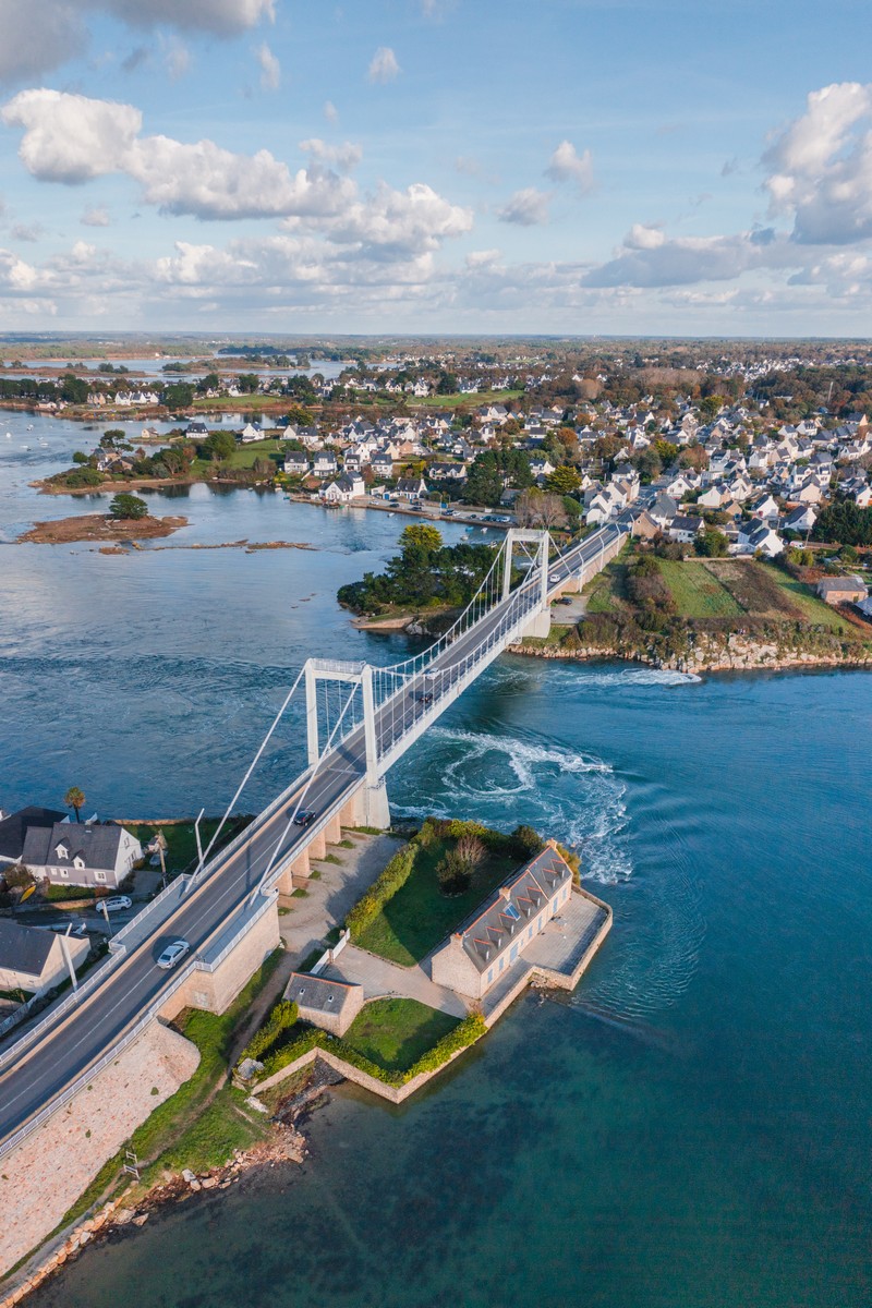 Unique passage entre les 2 rives, le Pont-Lorois enjambe la rivière d'Etel et offre une vue  époustouflante 🤩

📷 Thibault Poriel

#morbihan #morbihantourisme #miamorbihan #bretagne #bretagnetourisme #bretagnesud #pont #dimanche #weekendalamer #riadetel