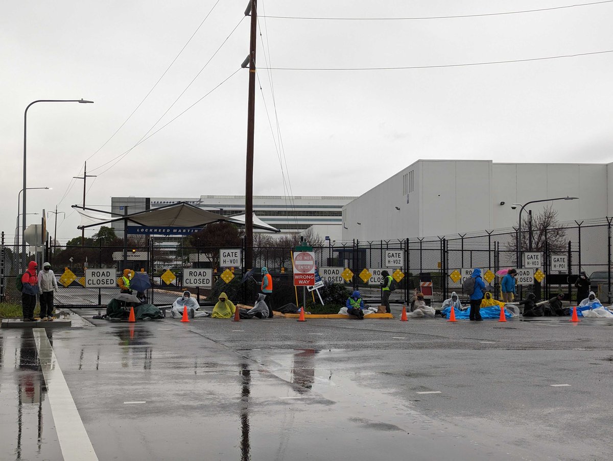 KQEDnews's tweet photo. BREAKING: Activists protesting Israel's bombardment of Gaza have blocked at least one of the entrances to Lockheed Martin's Sunnvyale campus this morning. 

The group, Bay Area Palestine Solidarity, are protesting the weapons manufacturer's connections to the war. https://t.co/8ZNFws6mAl