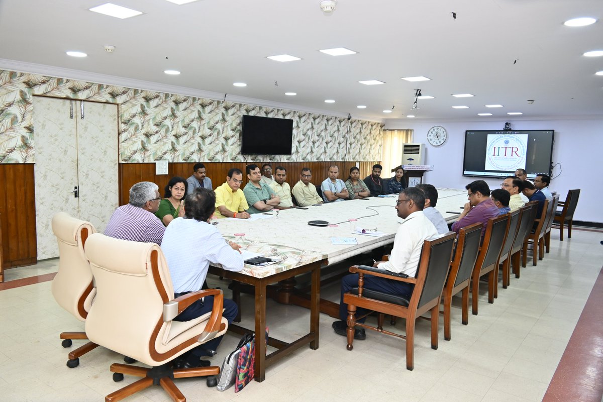 The inaugural session of the two-day program on IP FILING ACTIVITY and IP Portfolio REVIEW MEETING was organized @CSIR_IITR Team CSIR–URDIP AND CSIR–IPU SCIENTISTS. @EnnBeeIITR and Dr. Kishore Sreenivasan @patinformatics echoed @CSIR_IND @DrNKalaiselvi Vision for Viksit Bharat