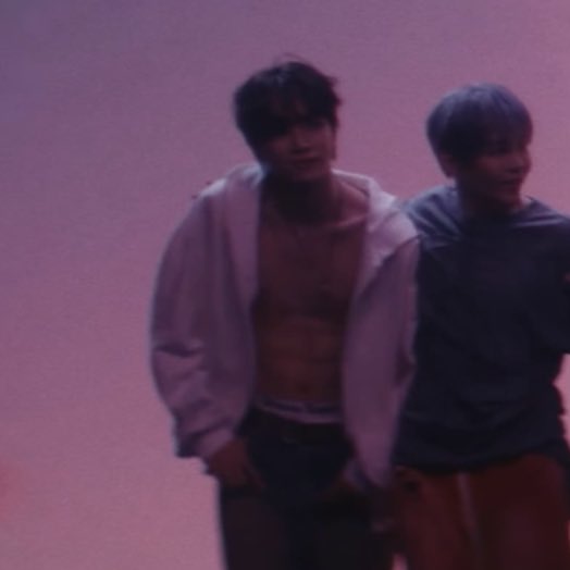 izz_zx's tweet image. 얘들아 성찬이가 옷이