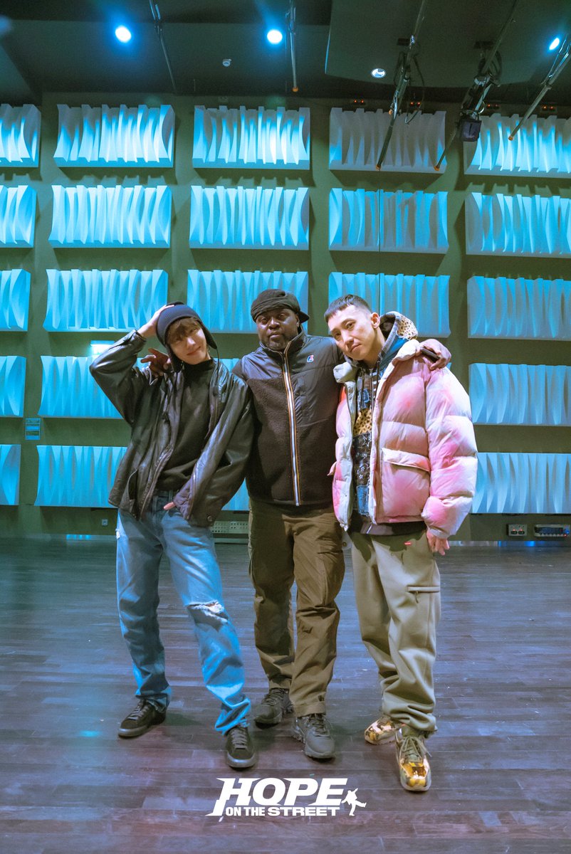 ValeriaMaximo2's tweet image. Encantada por essa arte cada dia mais ☀️🐿️💜💜💜💜💜
#JHOPE_HOPE_ON_THE_STREET #BTSARMY #Armyforever