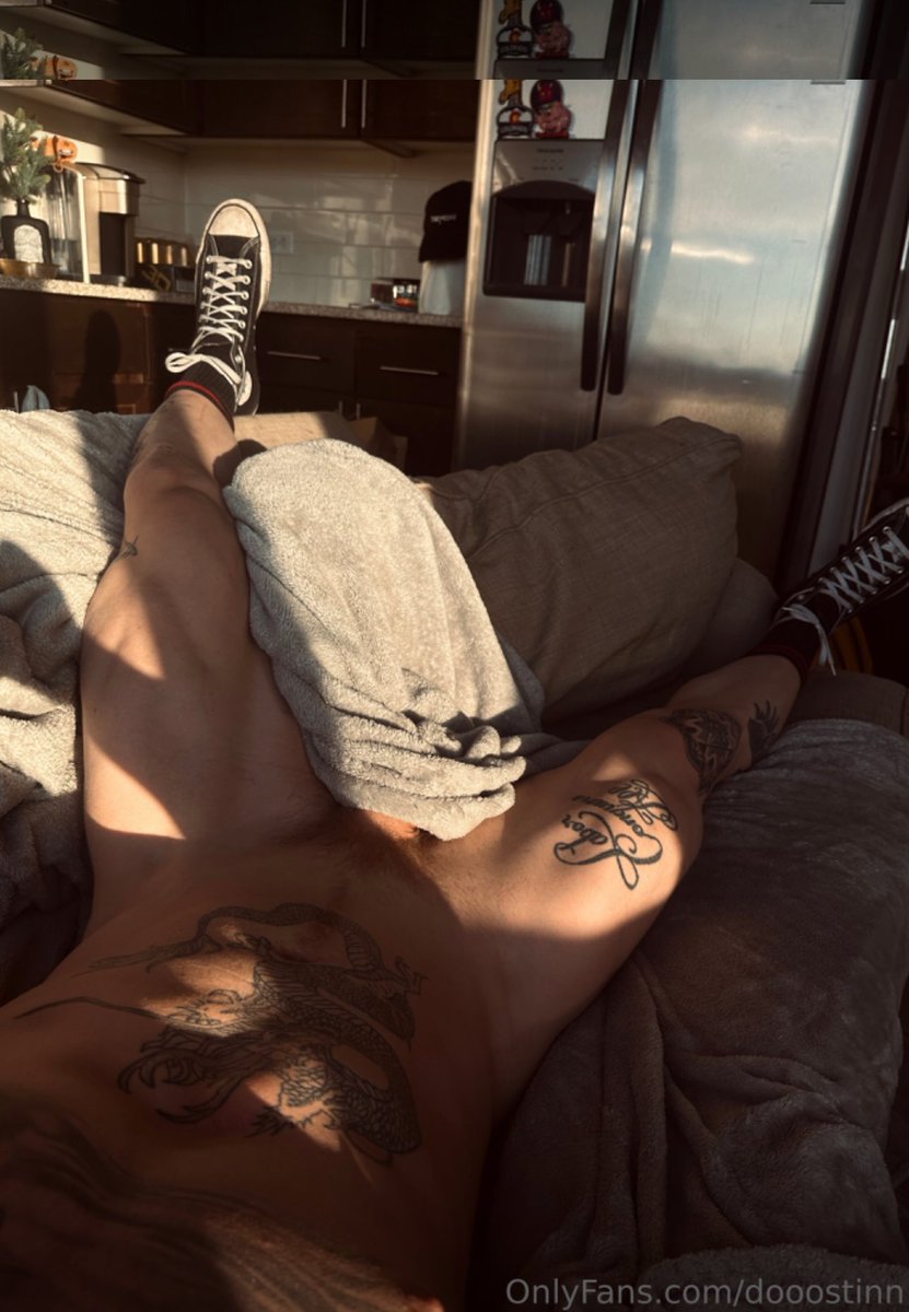 Que día tan perezoso. No me apetece salir del sofá. ¿Alguien viene a hacerme compañía? Podría darle mimos pero no prometería portarme bien.