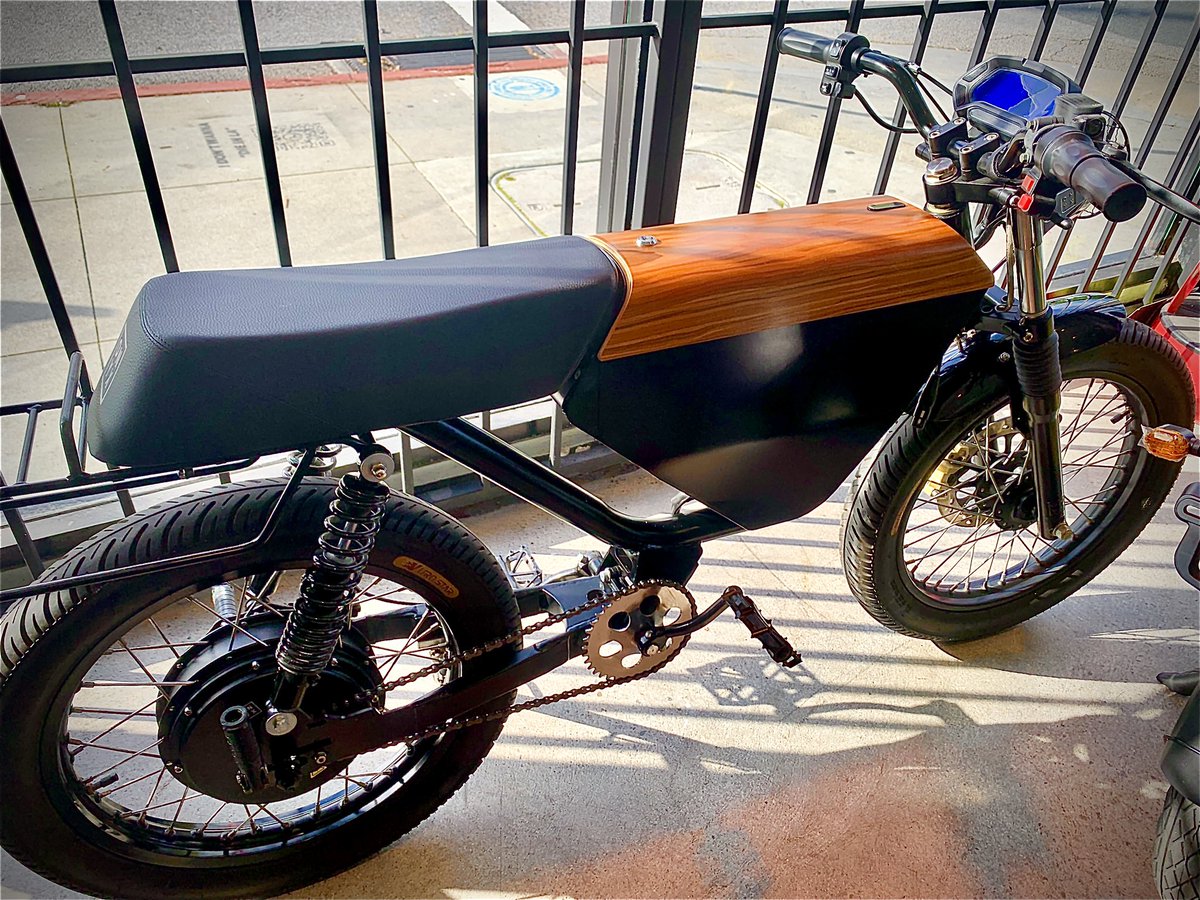 ONE OF KIND ONYX RCR available $4399 #love #bikes #electricbike #ebikeshop #bikeshop #santamonica #venicebeach #veniceelectriclightparade #eclipse