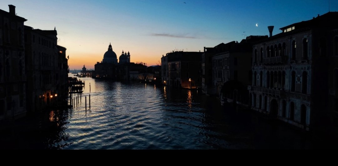 Venecia, hoy, al amanecer.
La grande e malinconica bellezza.