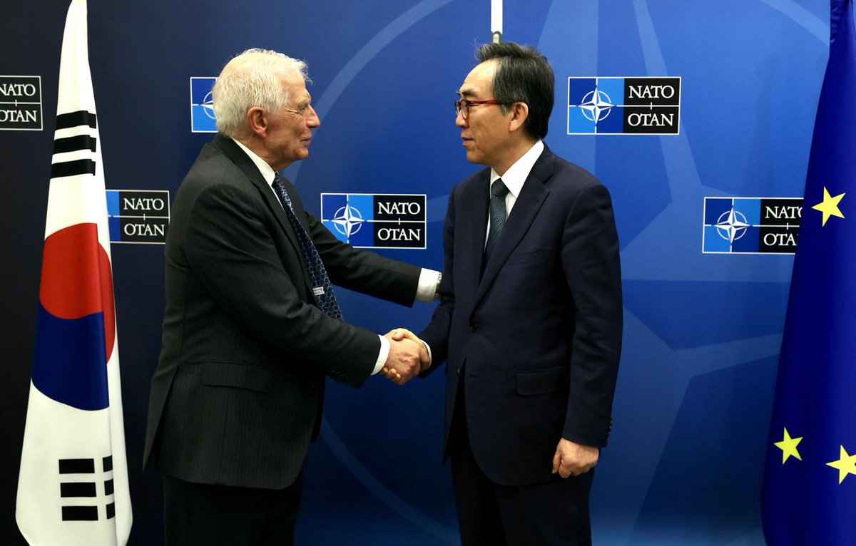 Discussed with Korean FM Cho Tae-Yul the importance to step up our security & defence cooperation. We are concerned by the DPRK-Russia military cooperation & Russia's use of DPRK ballistic missiles against Ukraine. This marks an escalation with repercussions for our security.