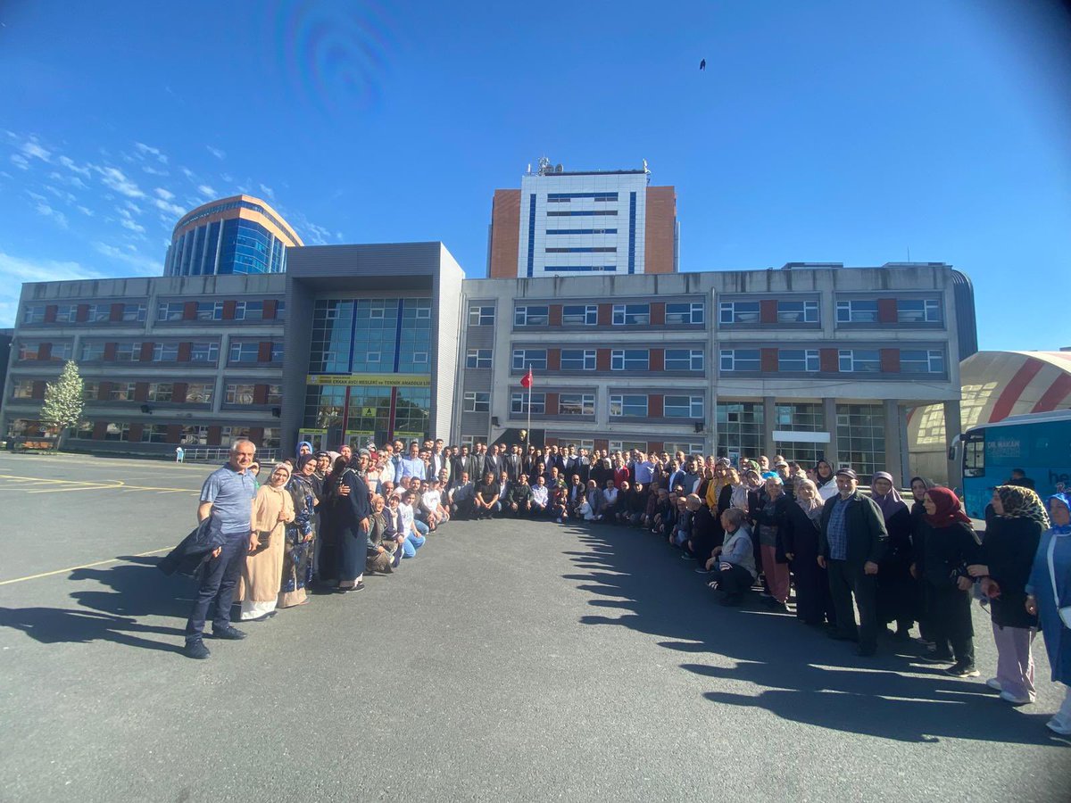 Yeniden Bahçelievler diyerek çıktığımız yolda Belediye Başkanımız Sn. Dr. Hakan Bahadır İlçe seçim Kurulundan mazbatasını aldı. Ak Belediyecilik ilkesi ile Bahçelievlerimize hizmet etmeye devam edeceğiz.