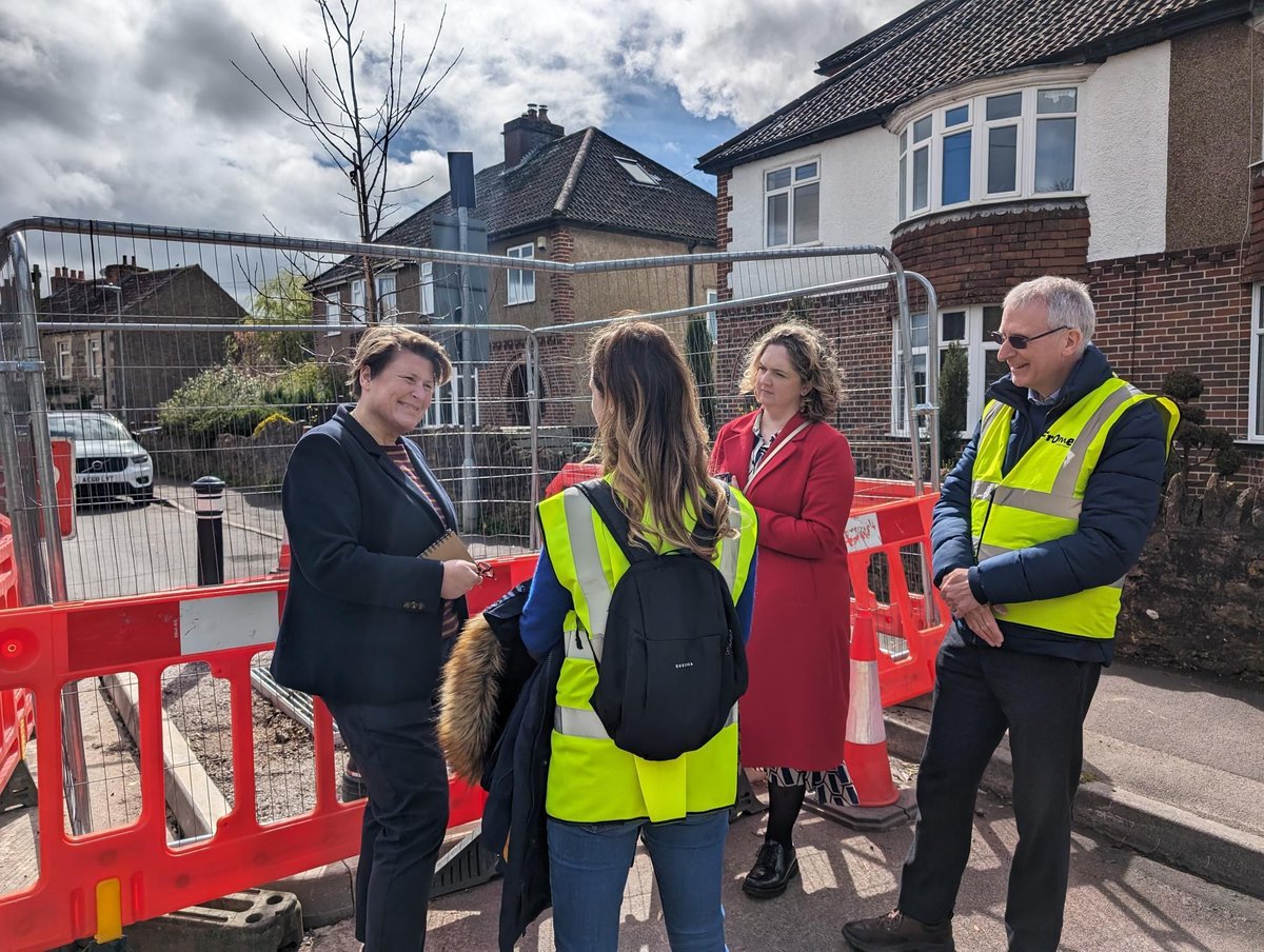 Great to meet @SarahDykeLD, MP for Somerton and Frome, and Anna Sabine to see the ongoing work to help people walk, wheel or scoot to school in Frome 🚸 🛴 Find out more here 👇 frome.nub.news/news/local-new…