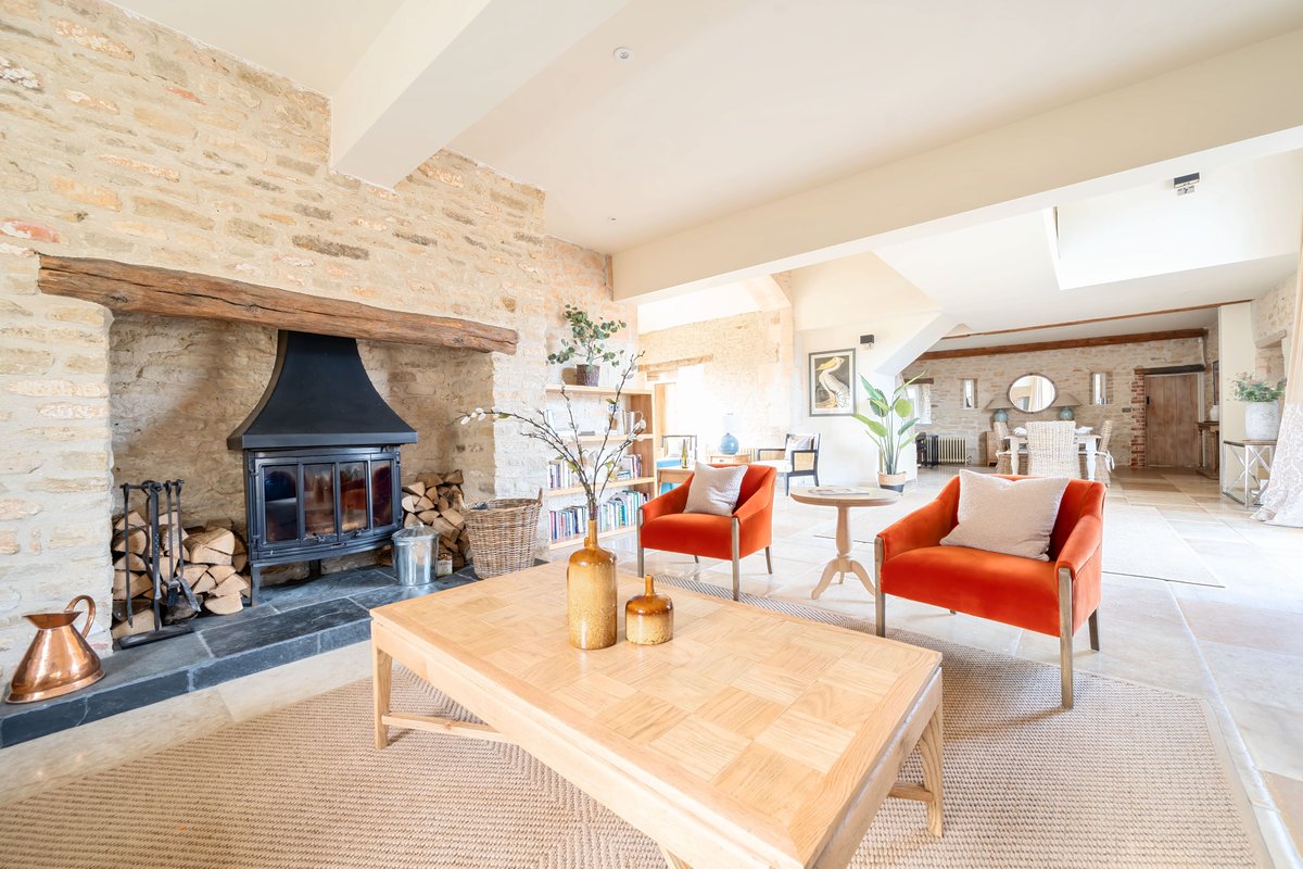 bathandrural's tweet image. New instruction: Rurally set in the Wiltshire hamlet of Allington, within six acres of land, this stunning Cotswolds barn conversion strikes the perfect balance between country living and contemporary comfort: fineandcountry.co.uk/bath-estate-ag…