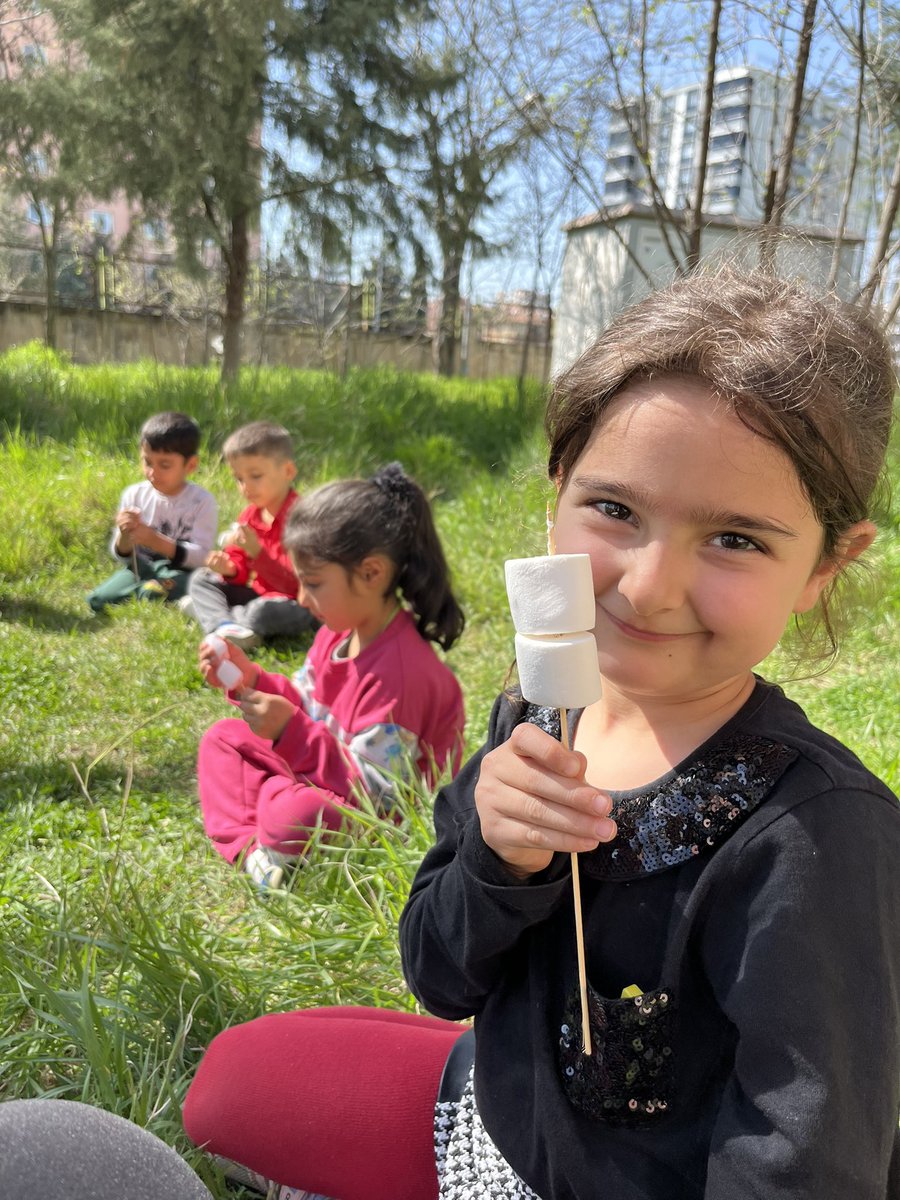 Hamravatanaokul's tweet photo. Bugün hamravat anaokulu çocukları bahçede kamp yaparak keyifli vakit geçirdiler ⛺️🌸💛

@Diyarbakirmem 
@yenisehirmem16 
@HamravatIlkokul https://t.co/ykZvb2Xihd