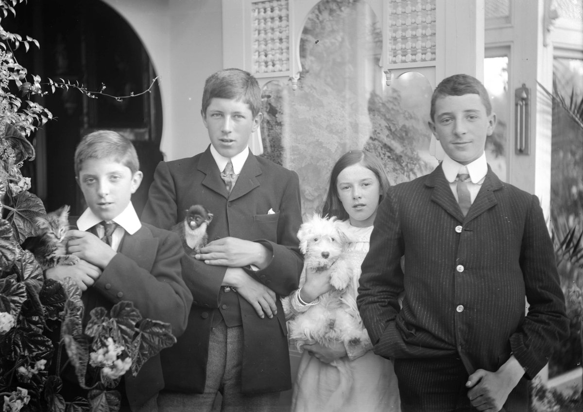 April is #NationalPetMonth. This photograph from 1902 shows members of the Rose family of Bursledon Towers, Bursledon with their pets, which included a monkey (12A05/7/33) #hampshirearchives #Bursledonhistory, #hampshireheritage
