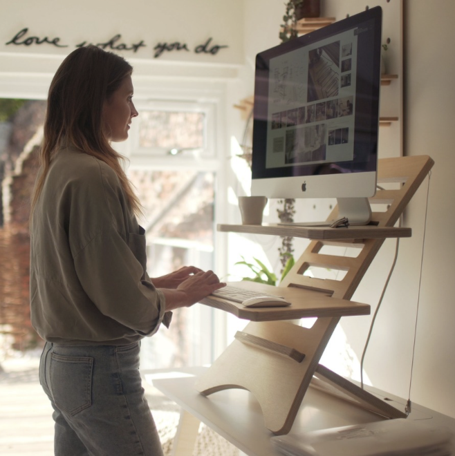 HumbleWrks's tweet photo. As we embrace hybrid work models, it's time to rethink our workspaces. A standing desk could be the key to a healthier, more productive life at home and in the office. #FutureOfWork https://t.co/FSu927t3xs