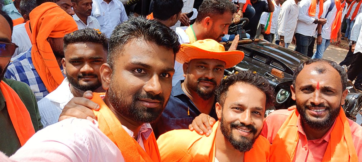 Shivaramshett10's tweet photo. ಮಂಗಳೂರಿನಲ್ಲಿ ಇಂದು ನಡೆದ ದಕ್ಷಿಣ ಕನ್ನಡ ಲೋಕಸಭಾ ಕ್ಷೇತ್ರದ ಬಿಜೆಪಿ ಅಭ್ಯರ್ಥಿ ಕ್ಯಾಪ್ಟನ್ ಬ್ರಿಜೇಶ್ ಚೌಟ ಅವರ ನಾಮಪತ್ರ ಸಲ್ಲಿಕೆ ಕಾರ್ಯಕ್ರಮದಲ್ಲಿ..😍🚩🚩
#PhirEkBaarModiSarkar #AbkiBaar400ಪಾರ್ #ಮಂಗಳೂರಿಗೆಚೌಟ #CaptainForDK @CaptBrijesh https://t.co/f6qkwvnXIh