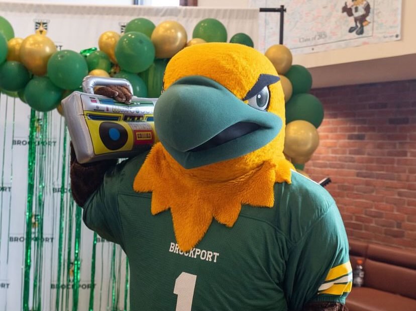 Please vote ELLSWORTH 🦅 now! My @Brockport students will appreciate it. Poll below!!!