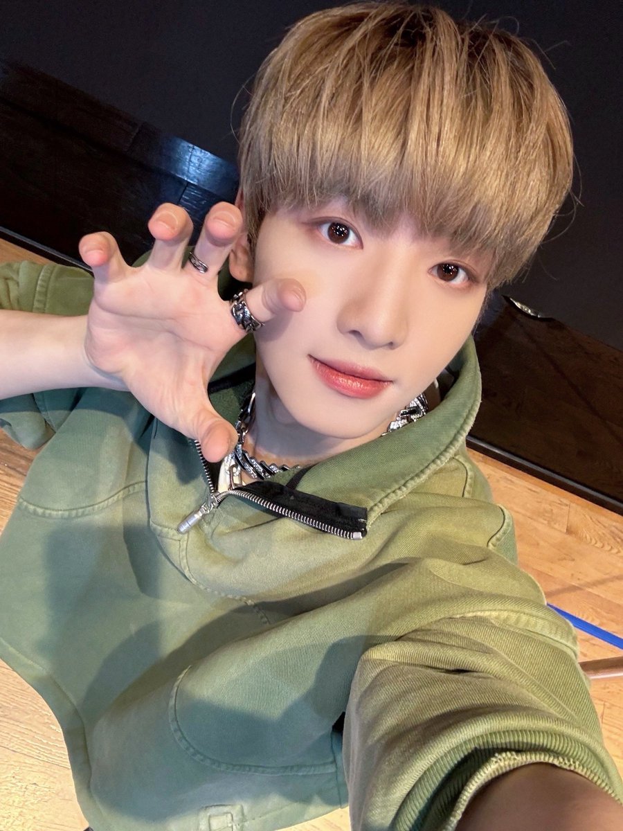 📷 | Atualização do Yujun no Twitter/X

[#유준] 🎉Foto do Fim de Red Sun 🎉 

#YUJUN #유준 #XIKERS #road𝓨 #싸이커스 <a href="/xikers_official/">xikers(싸이커스)</a>