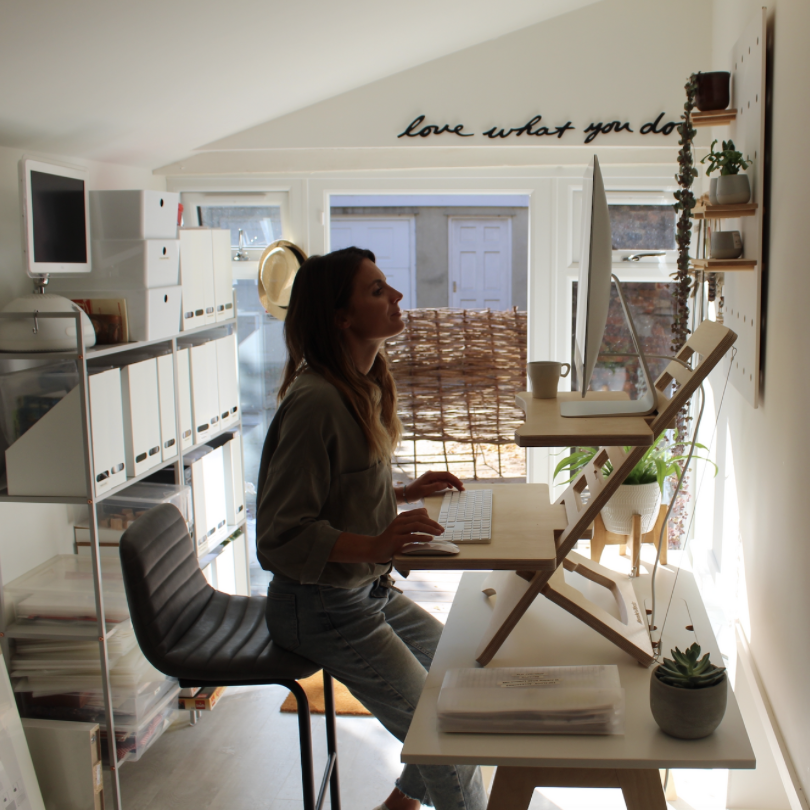 HumbleWrks's tweet photo. Tip: Alternate between sitting and standing every hour to keep your energy levels high and protect your posture. Your body (and mind) will thank you. #WorkFromHome https://t.co/zNHeRxVZw5