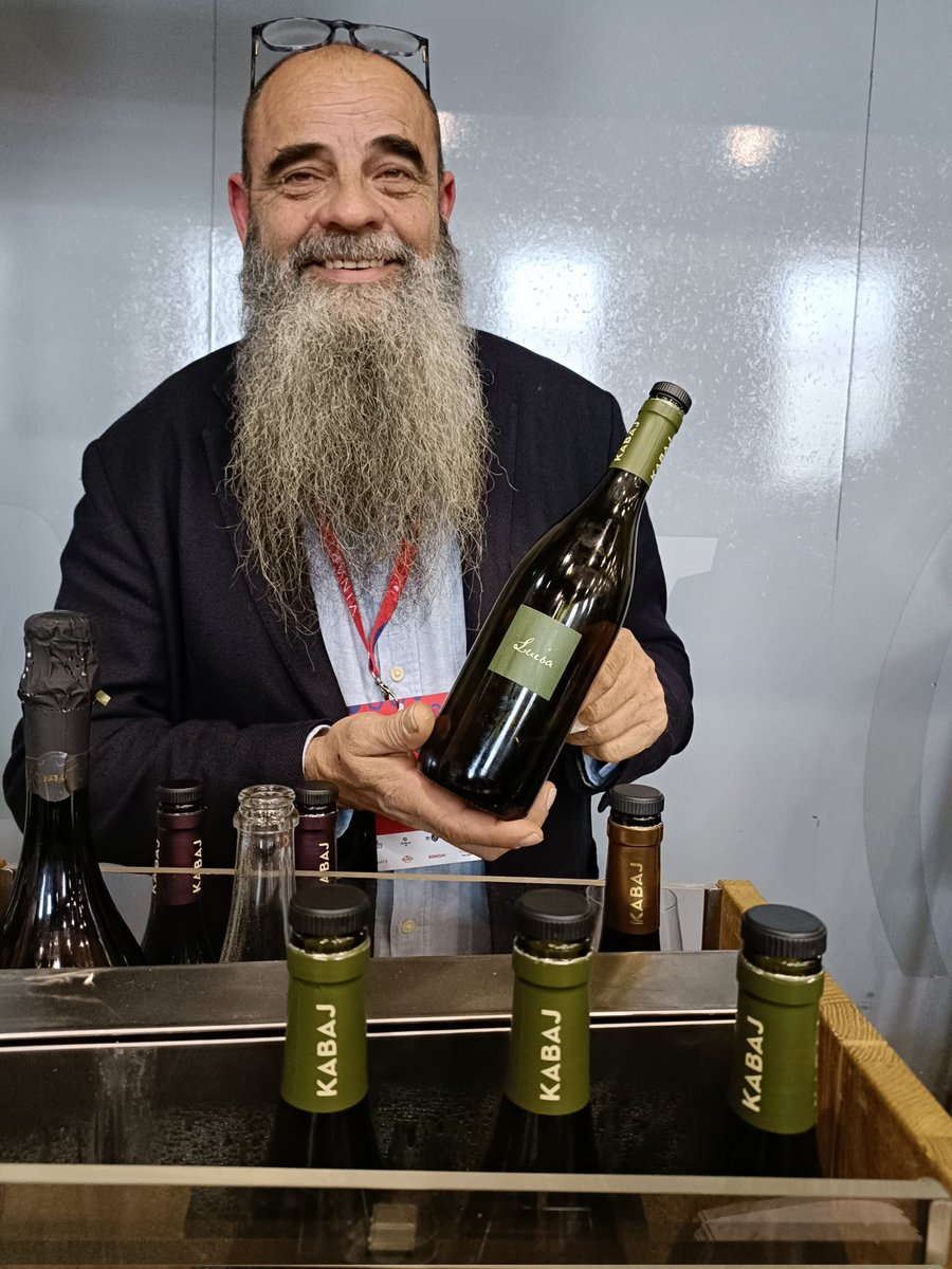 Young #wine is just alcohol! So says French #winemaker Jean Michel Morel, who discusses the latest release of his #amberwine Luisa - from the 2013 vintage - with me in the new edition of Canopy
bit.ly/3PDvV9k
#orangewine #naturalwine #slovenianwine #winemaking