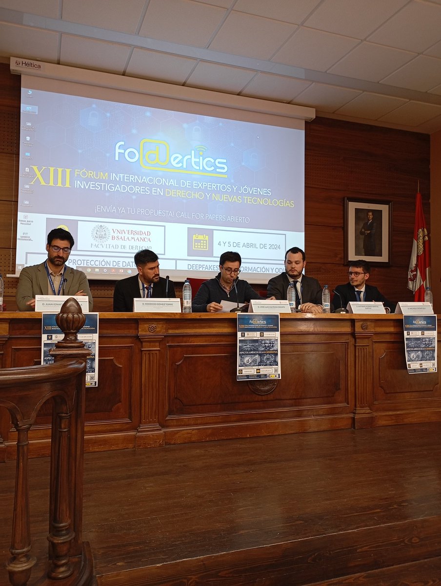 IreneYGB's tweet photo. Primera mesa de la tarde "IA Generativa y Derechos de autor"
@foderticsusal #Fodertics13 https://t.co/hhReHxGrf1