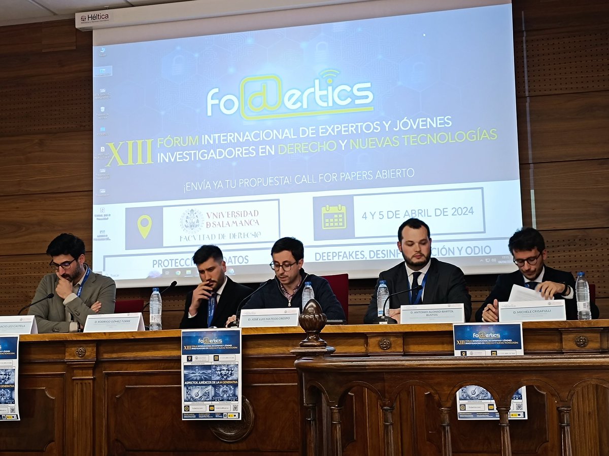 irenearenal's tweet photo. Excelentes compañeros constituyen la mesa sobre IA generativa y derechos de autor #FODERTICS13 @foderticsusal https://t.co/TdEOEdRnnz