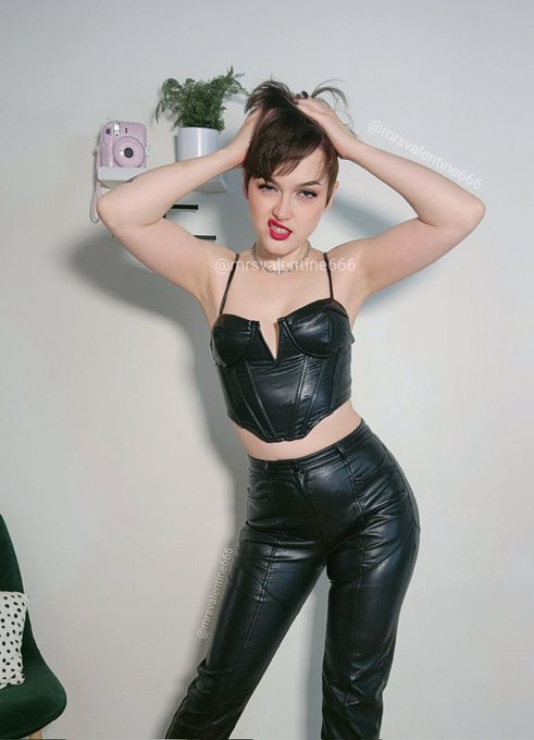 up early, tested, bored. film me? 😈✨️ https://t.co/slUKQh8cuC