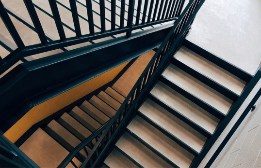 📢NEWS: RIBA responds to @luhc updated second staircase guidance The Government's updated guidance sets an 18m height threshold for requiring second staircases in all new residential buildings in England, recognising RIBA's role in calling for this change ow.ly/q6qA50R8tKc