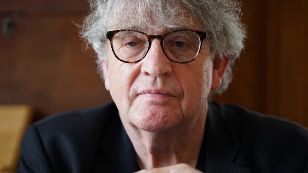 A lecture by Prof Paul Muldoon entitled Make Like a Bird will take place in Queen’s University, Belfast, on 2nd May, 2024   This is a free event but demand will be high, and registration is essential Register to attend here: eventbrite.ie/e/make-like-a-… More info on our website💫