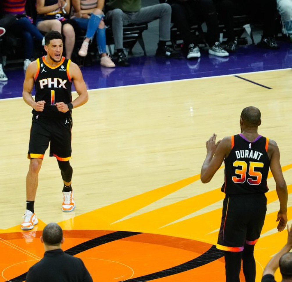 Dupla 🆚 Cavs 

Kevin Durant
32 pontos
6 REB
7 AST
57/42/75 

Devin Booker
40 pontos
8 AST
1 REB
52/56/100

🔥