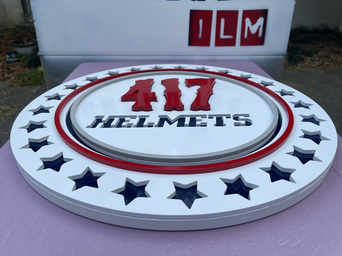 GashouseILM's tweet image. @ErikRGamborg @UniWatch @417helmets @FB_Helmet_Guy @ban1helmetnfl @HelmetArch @HelmetMissouri @short_courts 

417 Helmets &amp;amp; Decals
Wall Art
18” diameter.  

*check out Judd’s work. #TopNotch