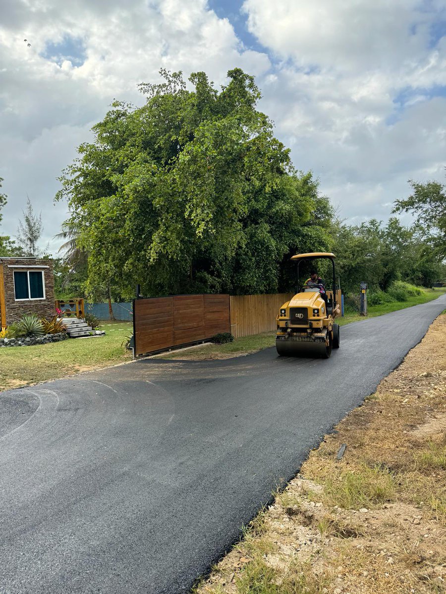 gabrielhr51's tweet photo. Continuan los trabajos de pavimentación en sector Bajura en el Barrio #Yeguada , mejorar la calidad de vida a cada #Camuyano es mi prioridad. 

#ProyectoCallesSeguras https://t.co/4QYZFSLkrm
