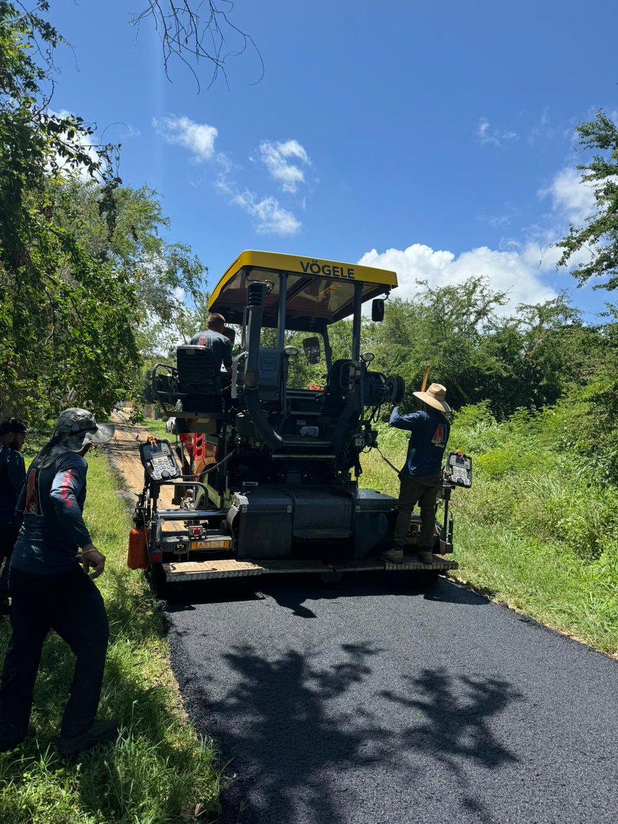 gabrielhr51's tweet photo. Continuan los trabajos de pavimentación en sector Bajura en el Barrio #Yeguada , mejorar la calidad de vida a cada #Camuyano es mi prioridad. 

#ProyectoCallesSeguras https://t.co/4QYZFSLkrm