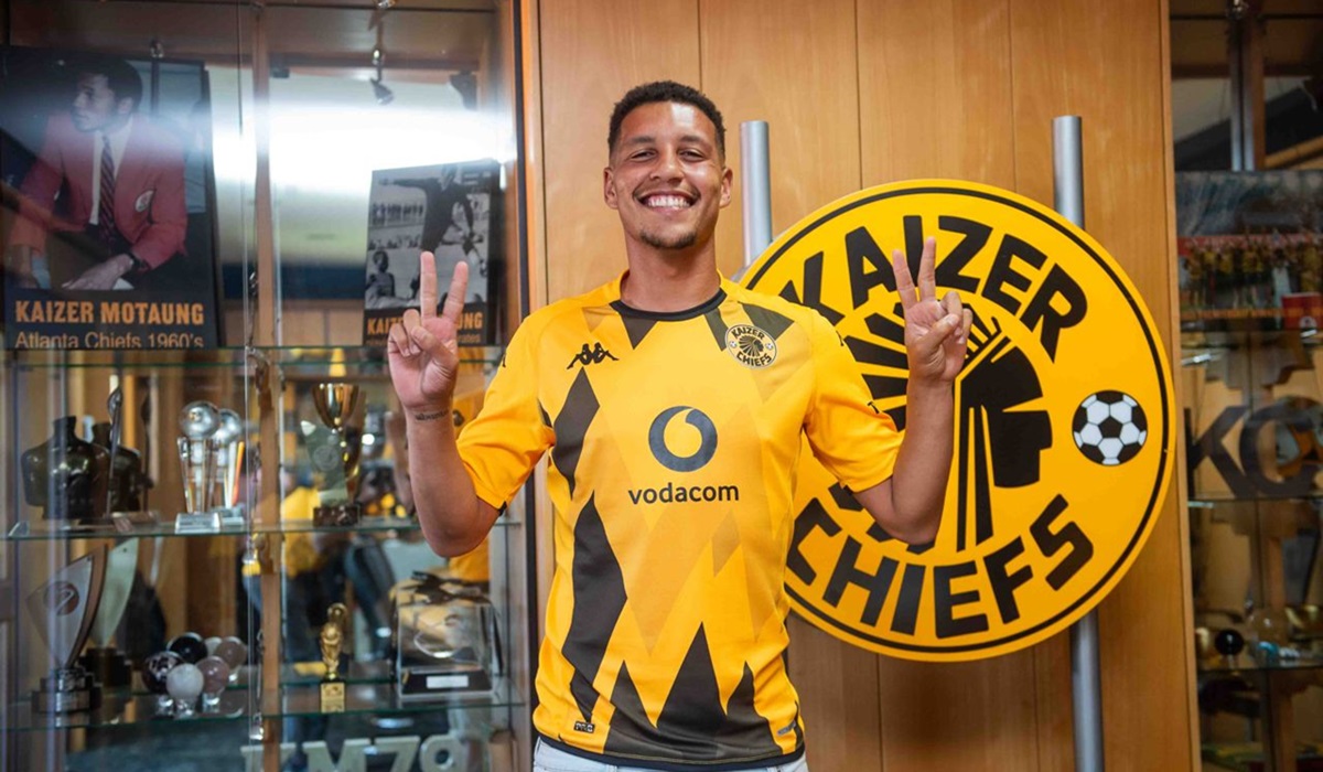ScrumNews's tweet photo. 🚨South African Footballer Luke Fleurs Fatally Shot in Car Hijacking Incident https://t.co/tp1hxQ8lal via @ScrumNews #Kiazerchiefs #LukeFleurs #RIPLuke https://t.co/YhJ0ddYpH1