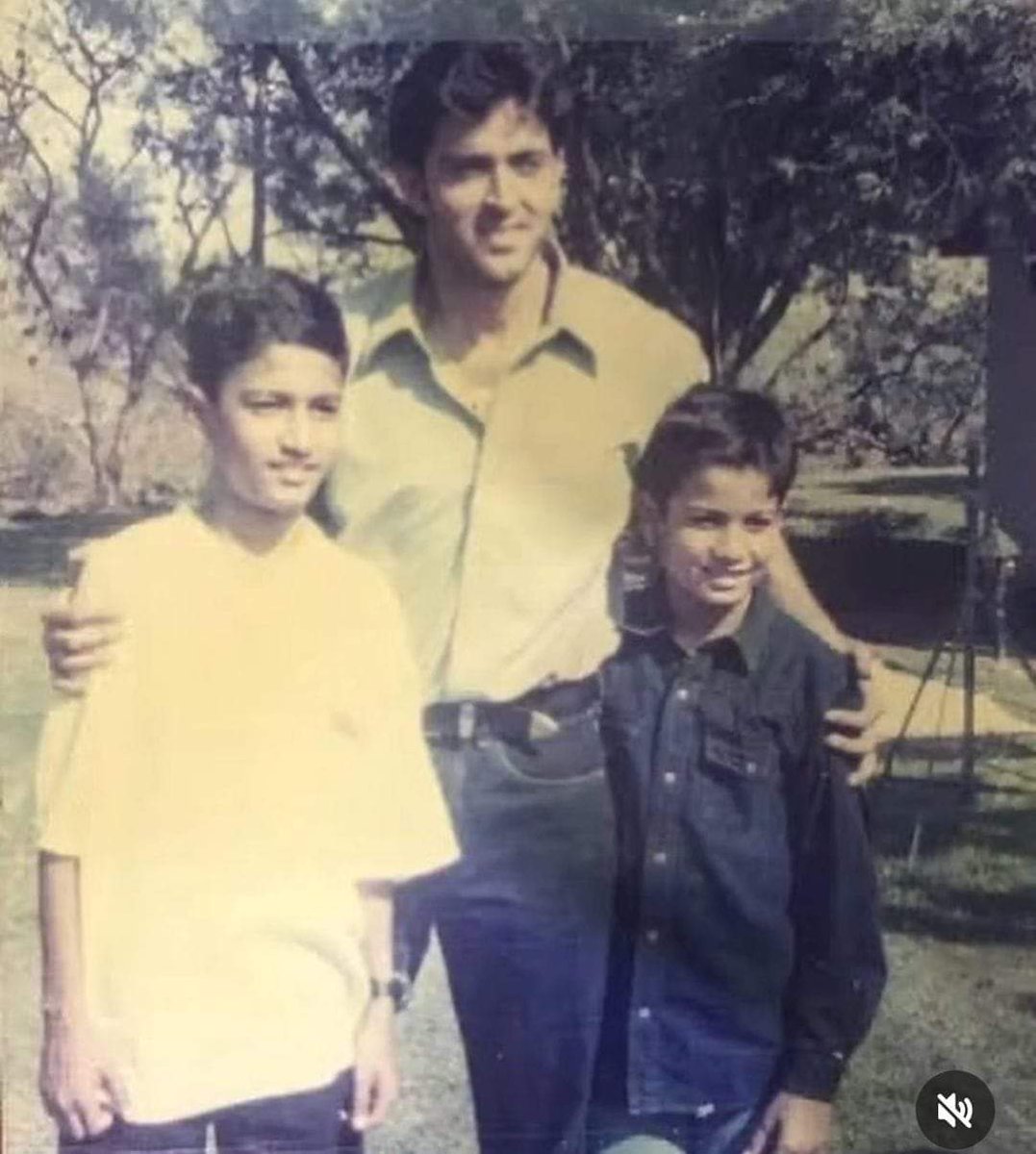 Apna_Bollywood's tweet photo. #VickyKaushal with #HrithikRoshan . Who is the other guy? https://t.co/iPX08t4WUL