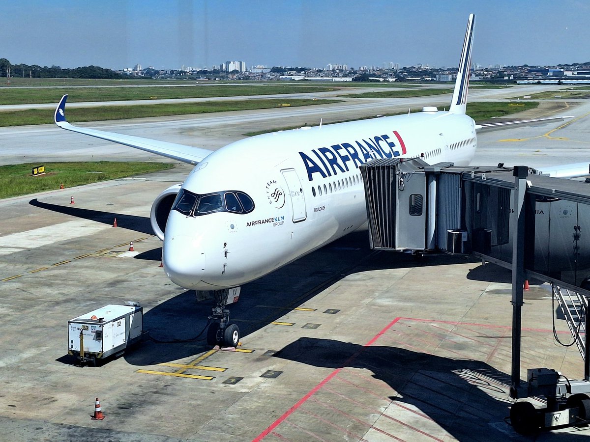 marcleflour's tweet photo. @Airbus A350-900 d'@airfrance F-HTYA, Toulouse.
Vol AF439 GRU-CDG, 04APR
#airfrance #af439 #fhtya #toulouse #a350 #a359 #a350900 https://t.co/LNbIndWdg0