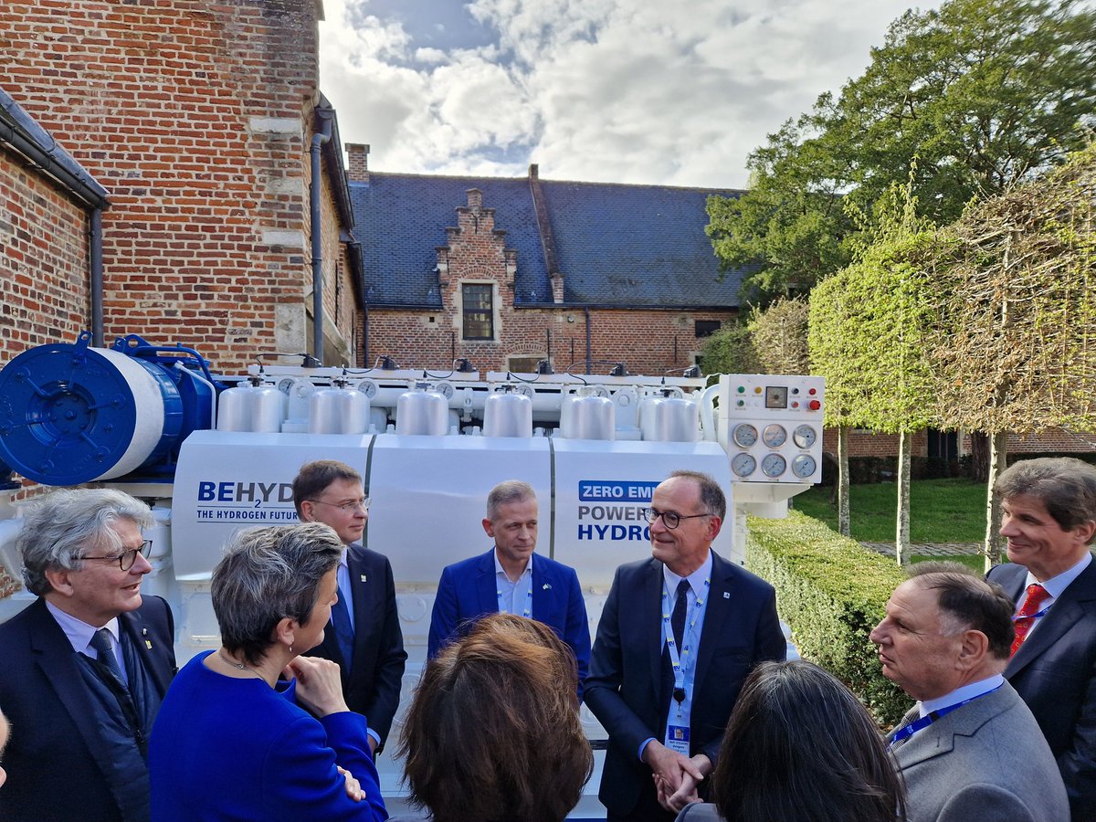 📸 Top ministers from the EU and US discovering our Belgian Tech industry.

The Belgian Tech Hub at the #EU_US #TTC6 is causing a lot of buzz 💪